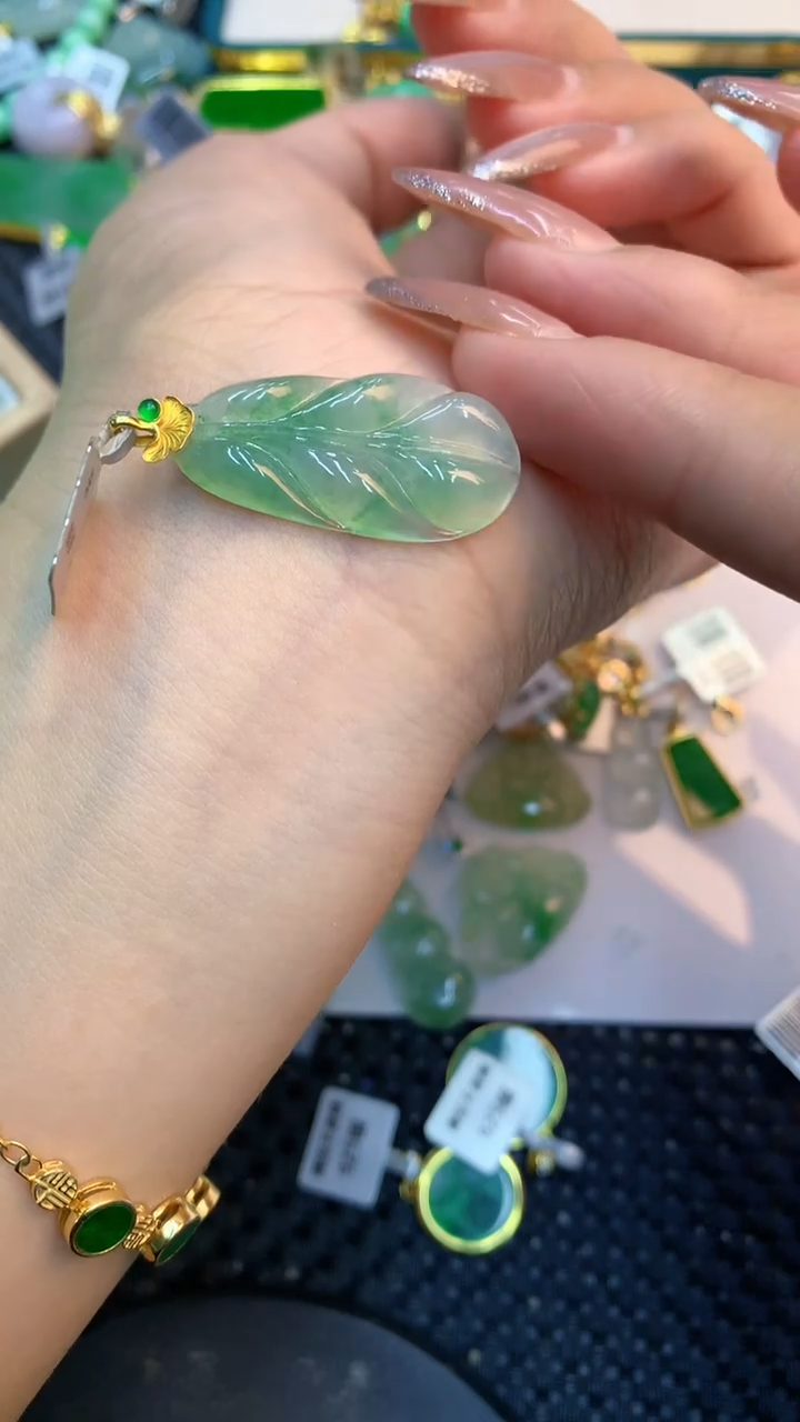 颈饰18K金镶嵌翡翠1