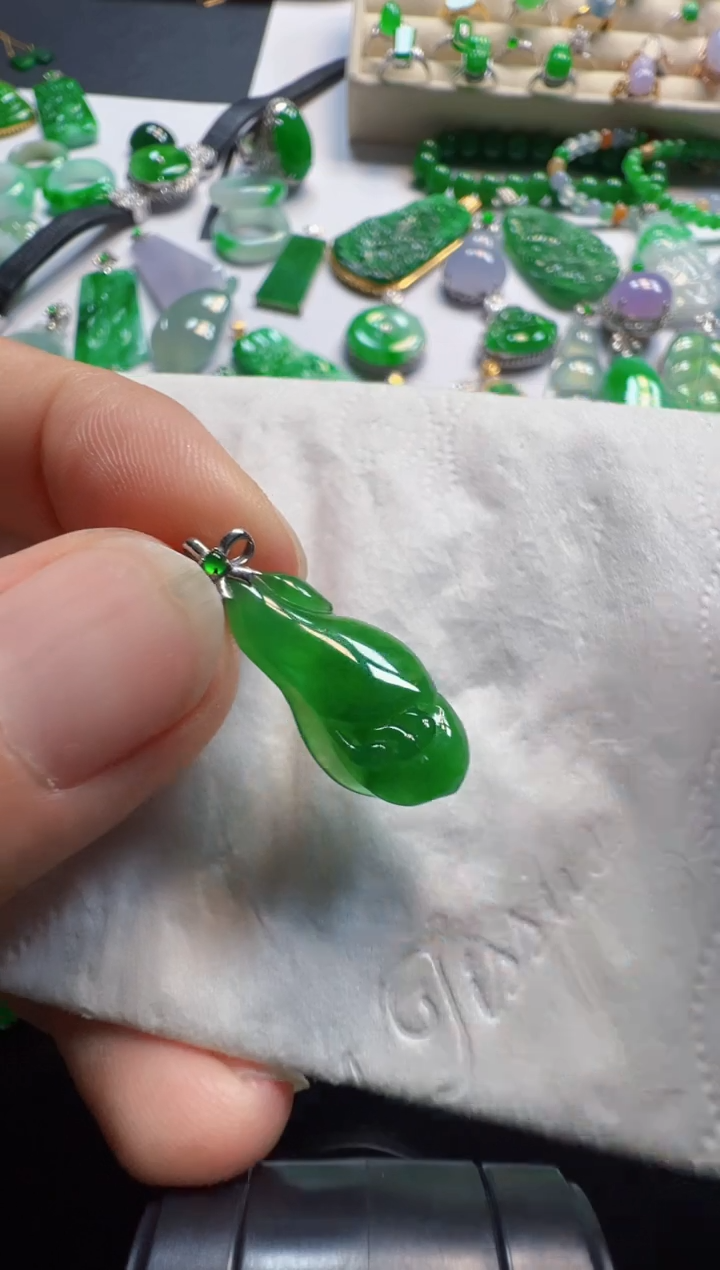 吊坠(不含链)18K金镶嵌翡翠1000