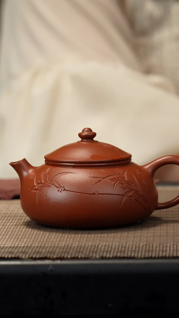 茶壶紫砂朱泥刻绘寒江