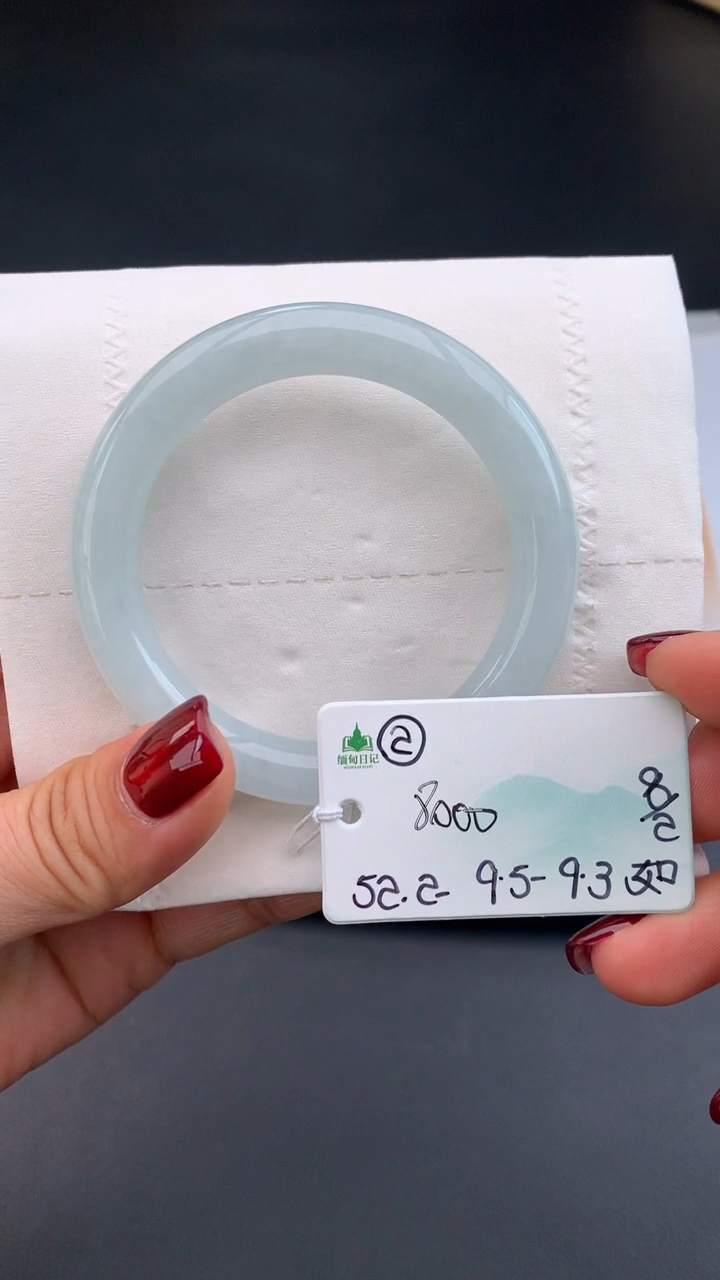 【闪购商品】翡翠手镯未镶嵌 #情人节#送礼，下单联系客服核对地址~