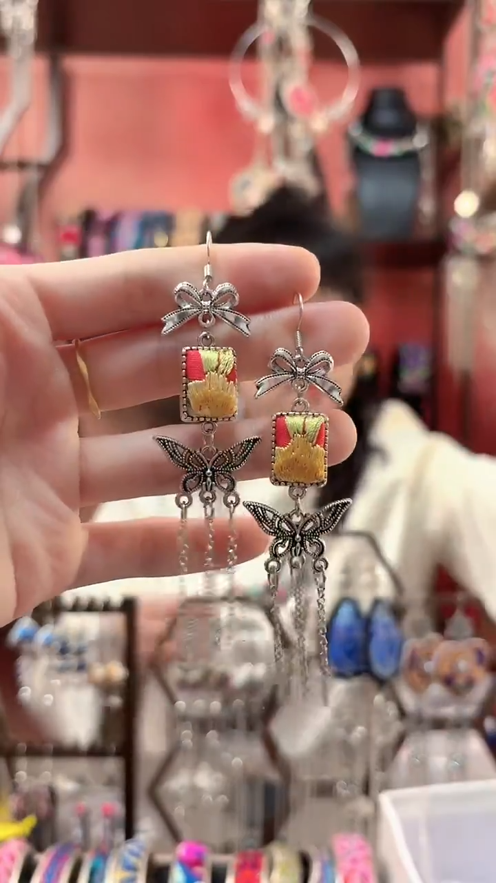 织绣 云织谣民族风精美饰品   150