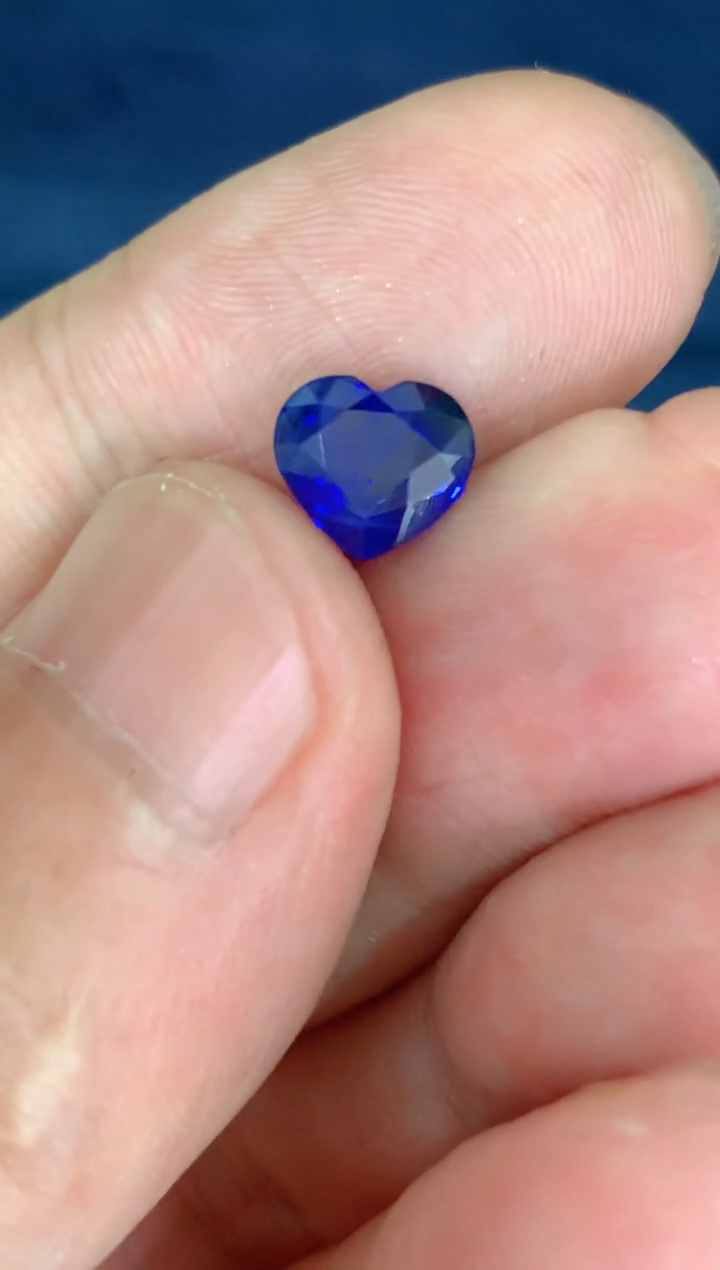 【闪购商品】蓝宝石裸石未镶嵌2.26CT  皇家蓝  吉尔德