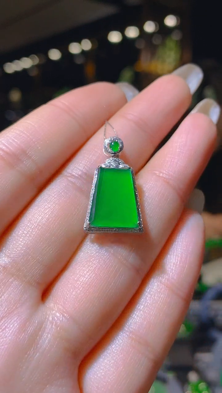 【闪购商品】翡翠吊坠(赠链)18K金镶嵌028   