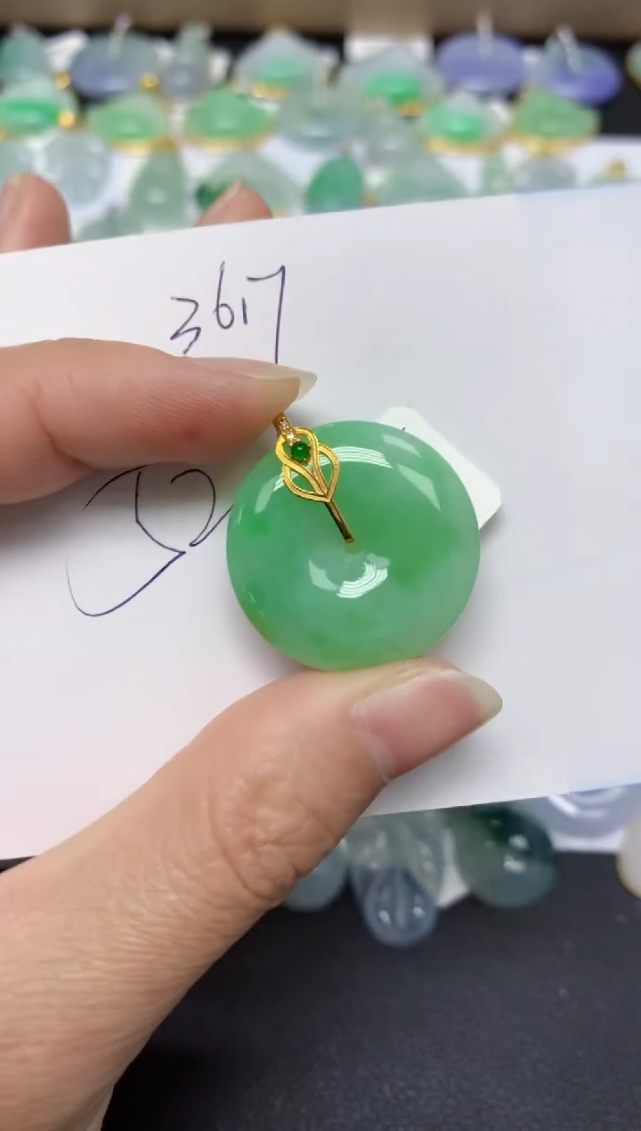 【闪购商品】翡翠18K金镶嵌颈饰 天然翡翠A货