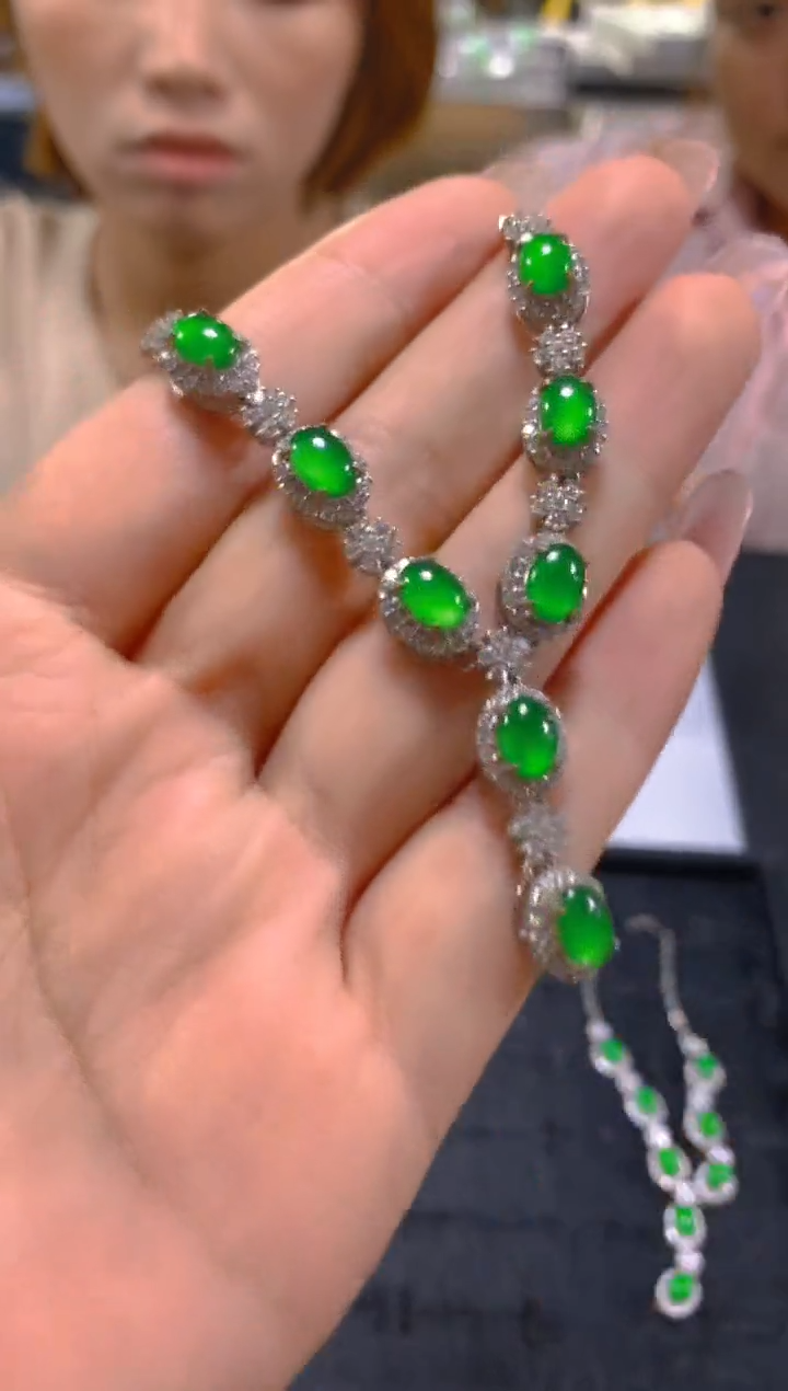 翡翠未镶嵌颈饰多样性发一