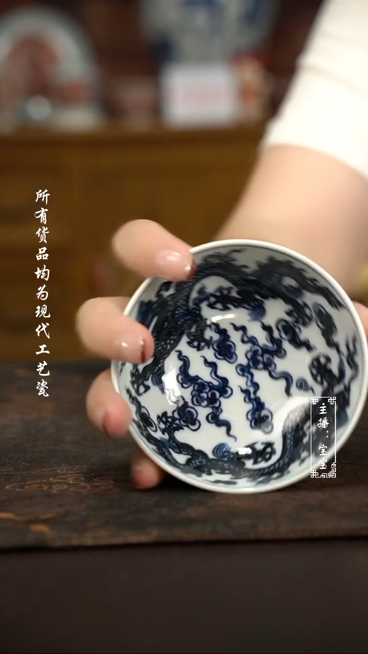微瑕福利手绘高温现代瓷 气 双狮普洱杯100c