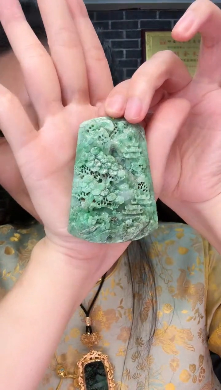 颈饰未镶嵌翡翠牌子