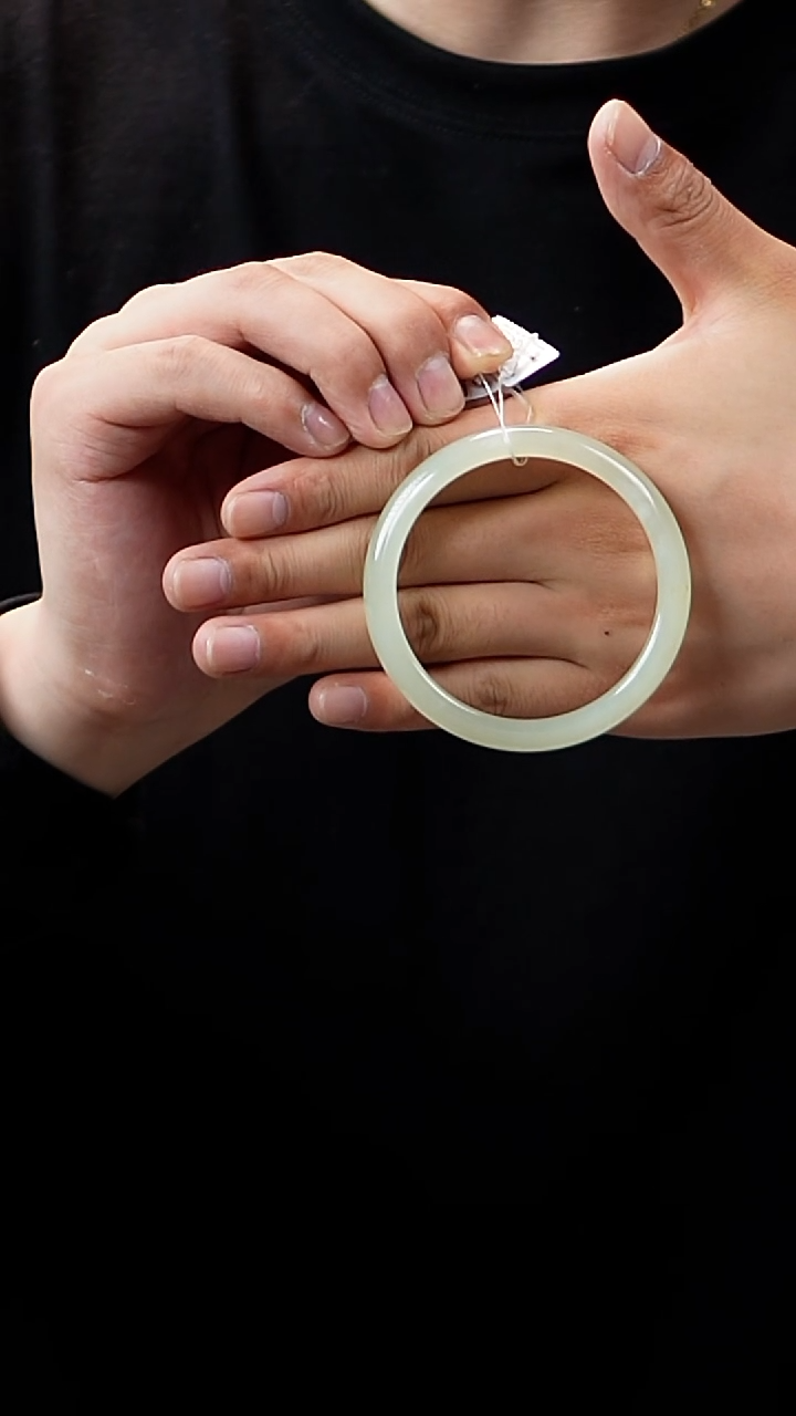 【闪购商品】和田玉手镯未镶嵌60正装冰白