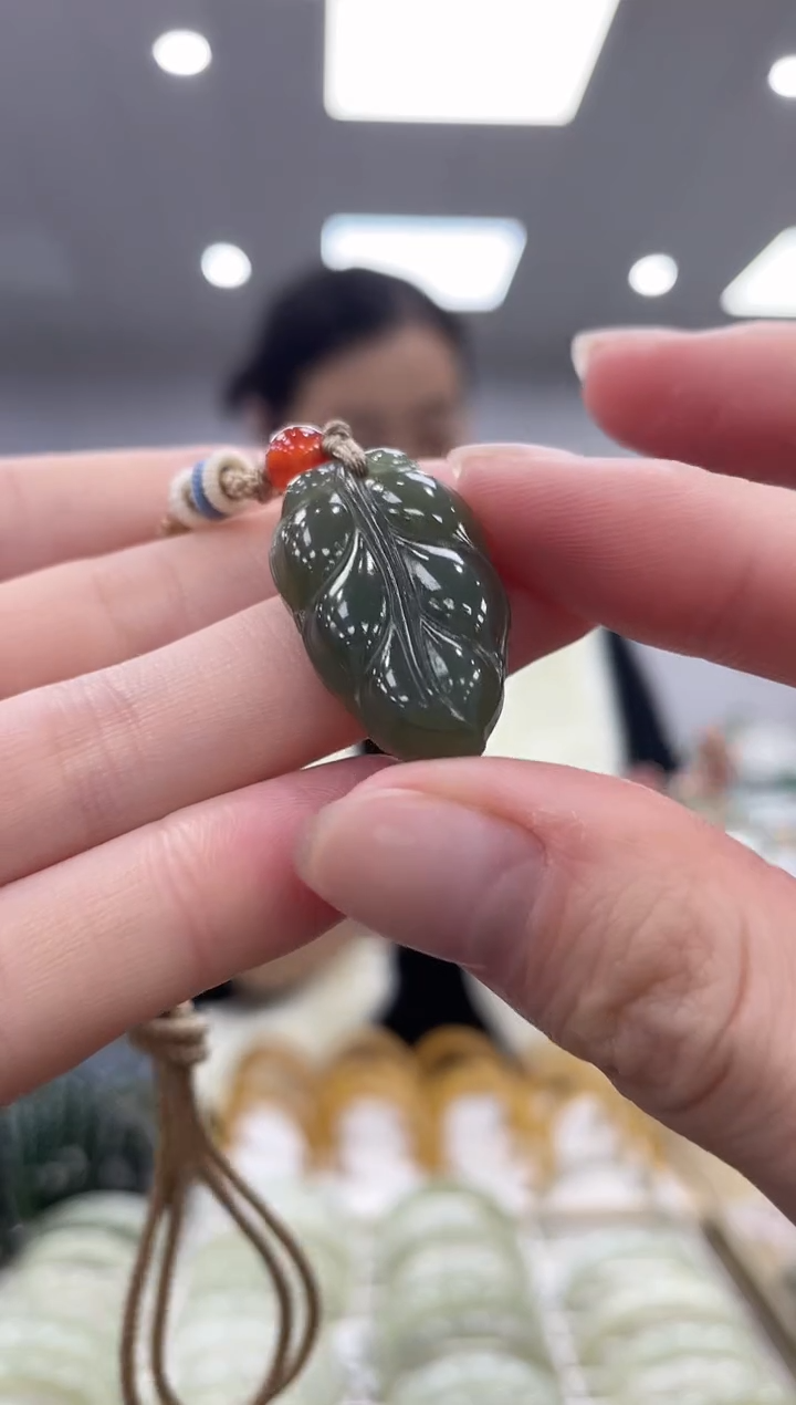 【闪购商品】和田玉吊坠未镶嵌多样性拍一发一叶子