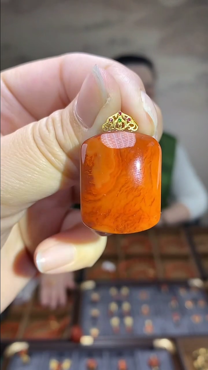 吊坠(不含链)18K金镶嵌南红玛瑙G10034