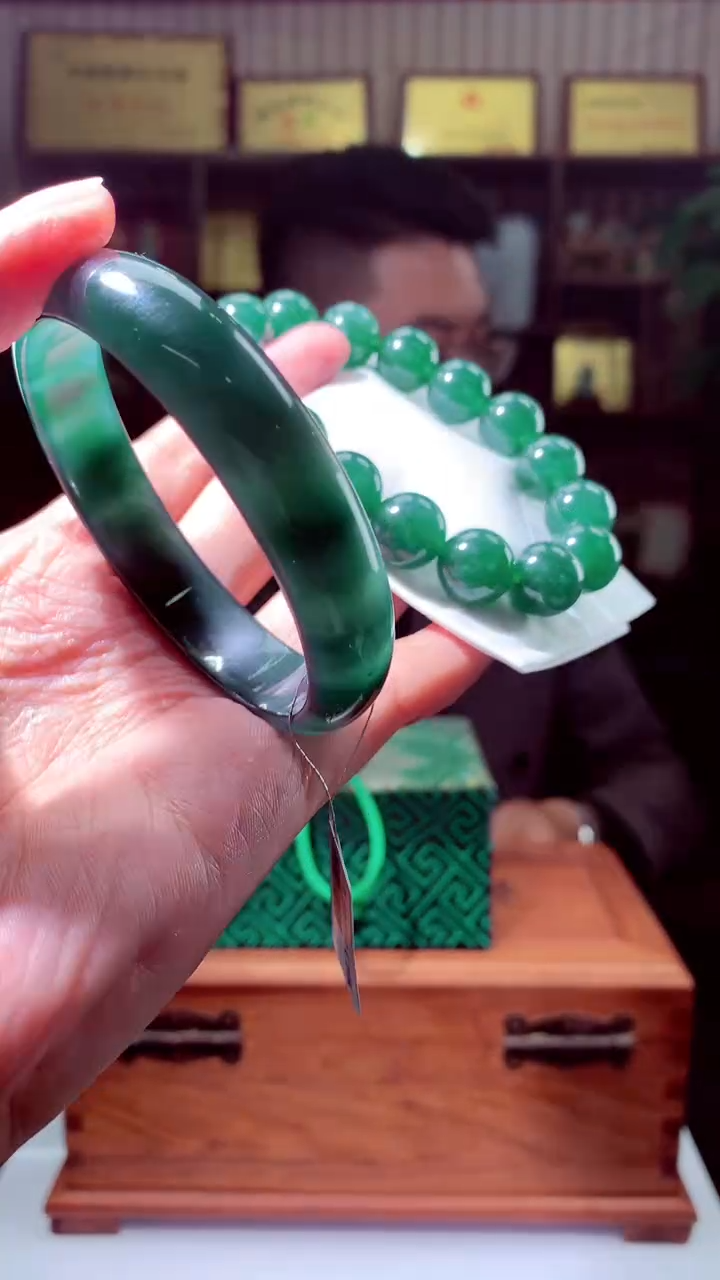 翡翠未镶嵌颈饰挂件发货（拍一发一）