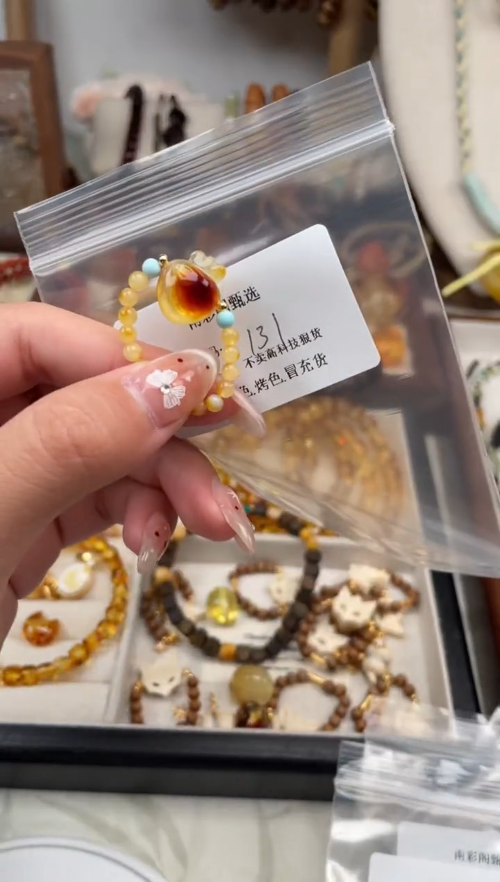 【闪购商品】琥珀裸石未镶嵌131，