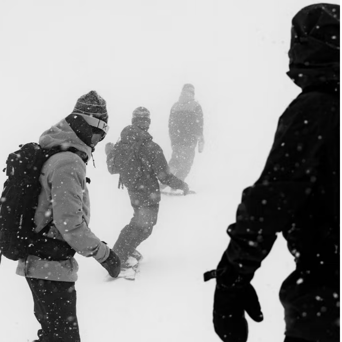 秋冬严寒必备滑雪保暖防寒冲锋羽绒服外套连帽鹅绒