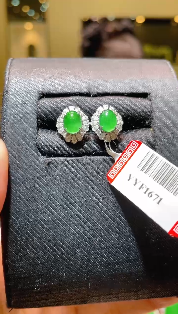 【闪购商品】翡翠吊坠(不含链)18K金镶嵌A33