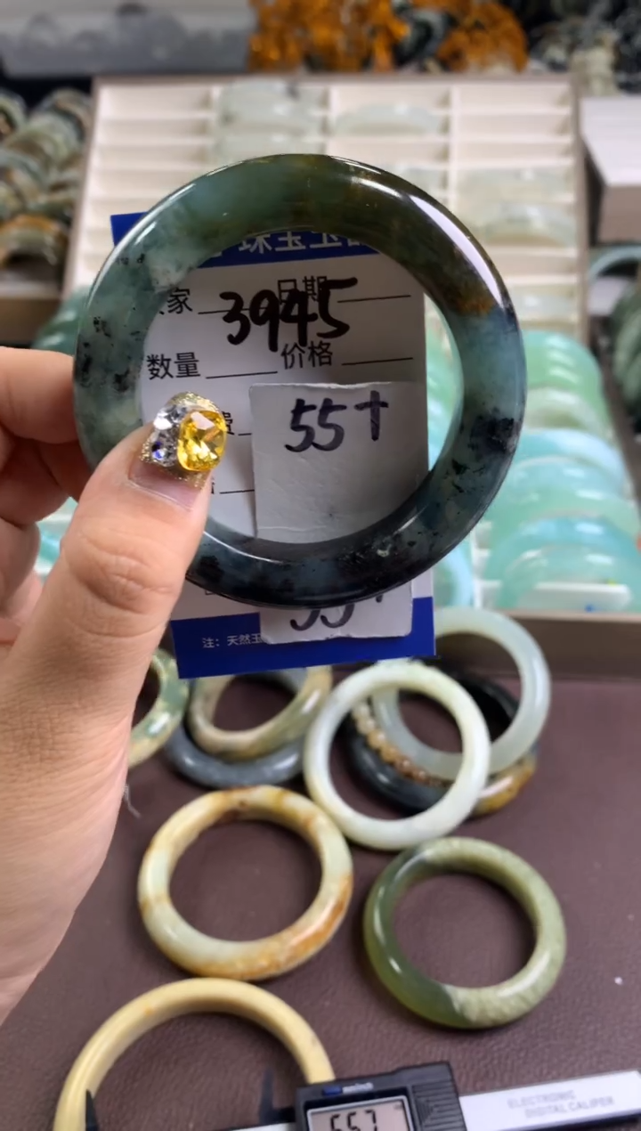 【闪购商品】蛇纹石玉手镯未镶嵌3945