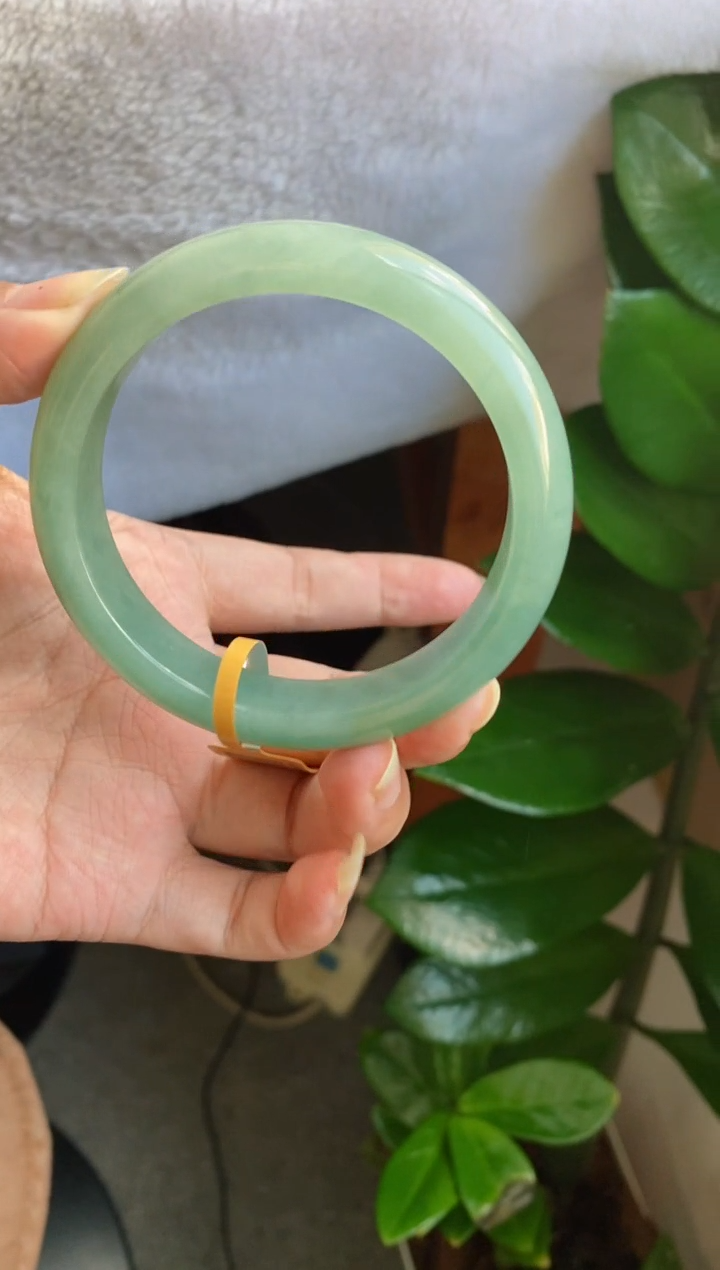 【闪购商品】翡翠手镯未镶嵌（冰胶湖水绿 半山水）6号