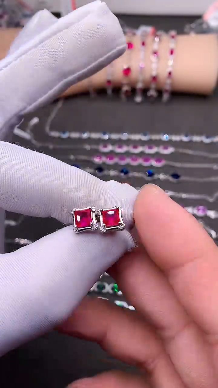 【闪购商品】红宝石耳饰银S925镶嵌........