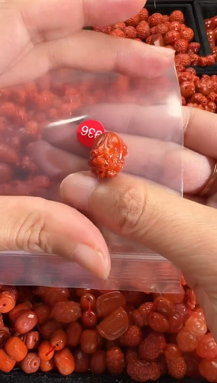 颈饰未镶嵌南红玛瑙1