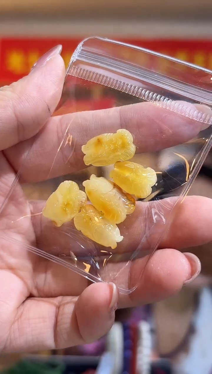 裸石蜜蜡未镶嵌15mm蜜蜡小福鱼雕件（1件）多样性发一