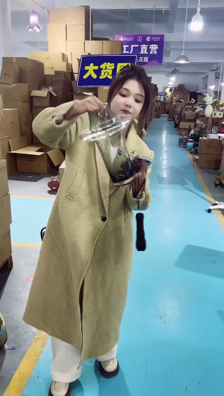 【闪购商品】无铅玻璃萌萌花瓶厂微瑕-8ER7