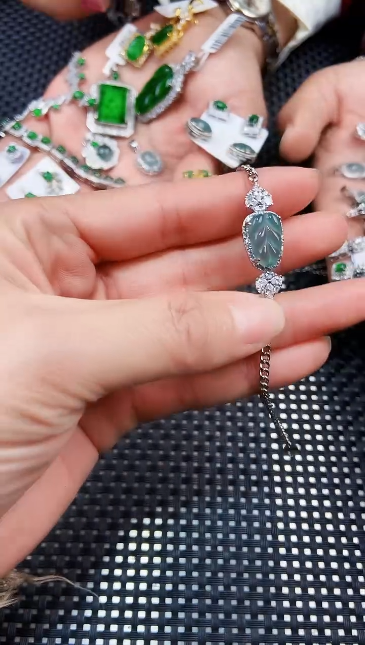 【闪购商品】翡翠手链未镶嵌11111111