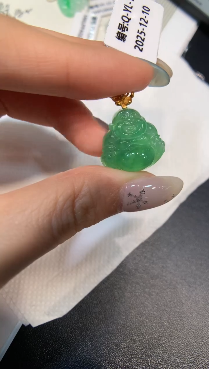 颈饰18K金镶嵌翡翠佛公