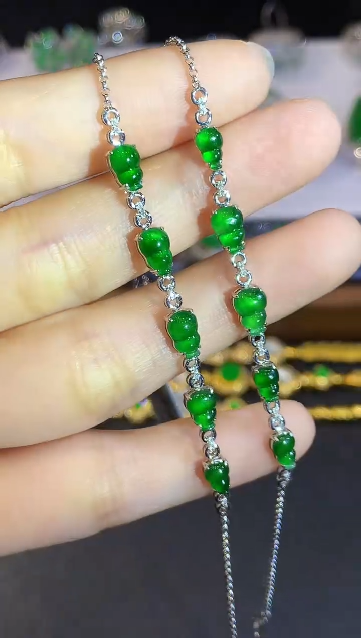 18K金镶嵌手链翡翠多样性发其一