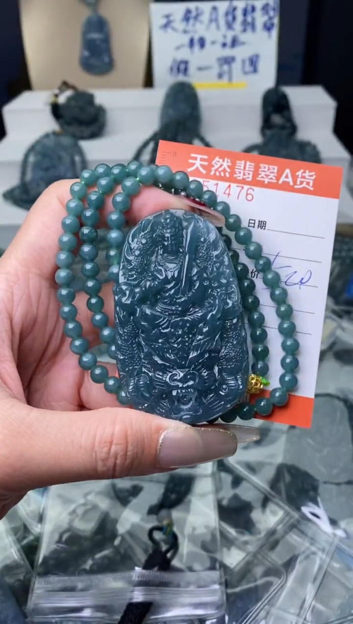 【闪购商品】翡翠颈饰未镶嵌··········