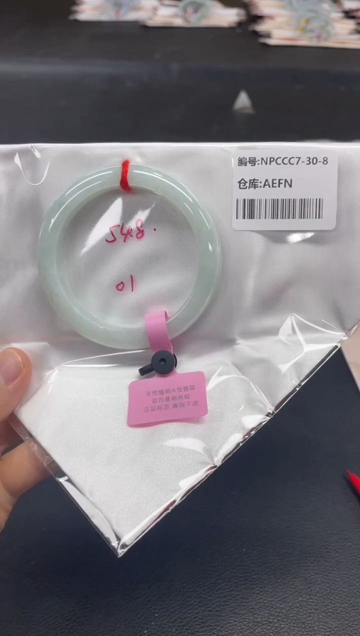 翡翠手镯未镶嵌翡翠手镯