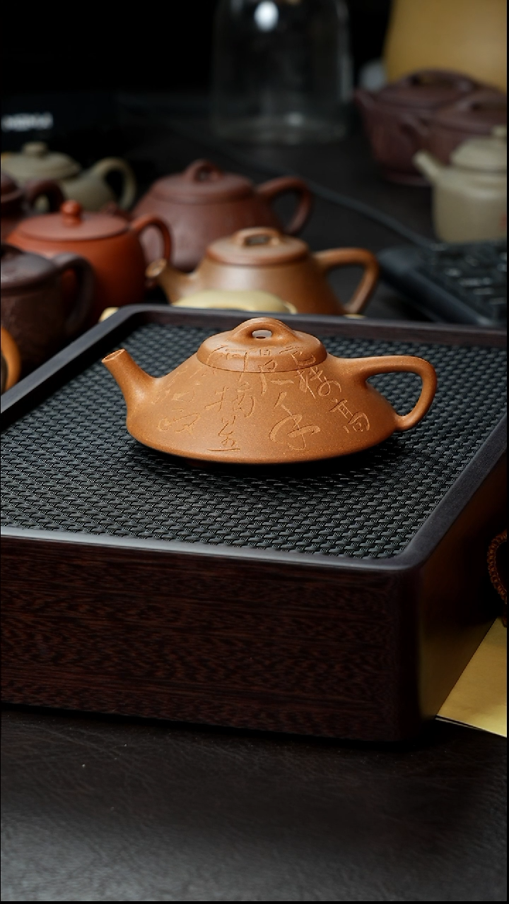 茶壶紫砂黄金段合瓢半手120刻字      微瑕