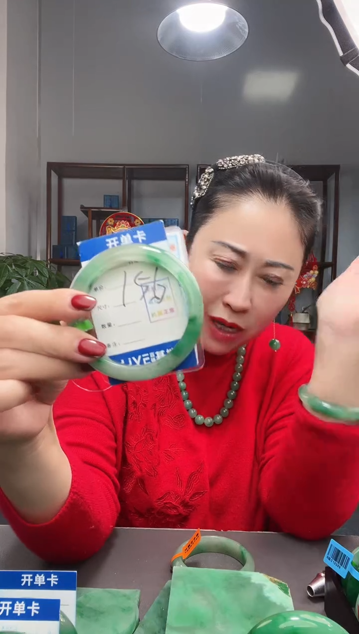 【闪购商品】石英质玉手镯未镶嵌1