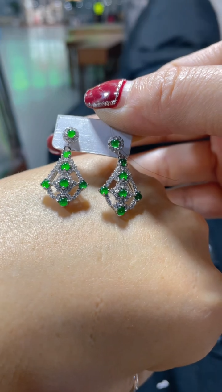 【闪购商品】翡翠耳饰未镶嵌天然A货翡翠假一罚四（多样性发货）