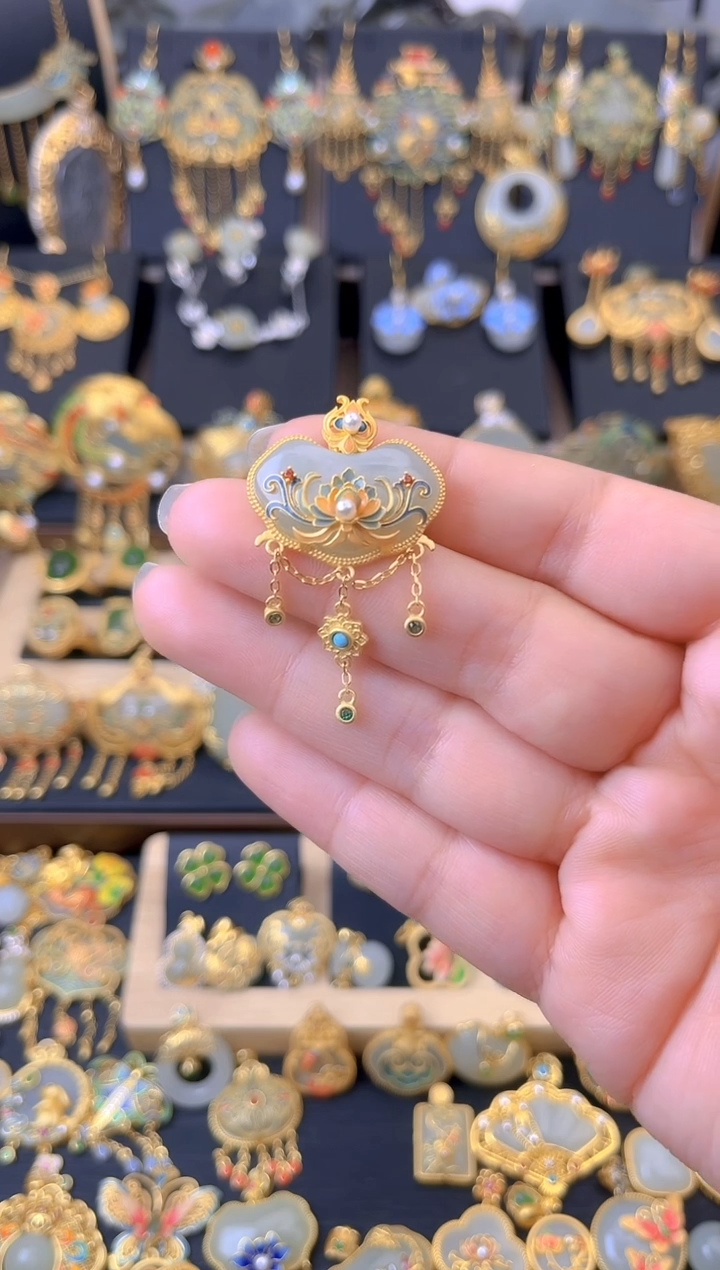 【闪购商品】和田玉吊坠银S925镀金镶嵌三生三世莲花如意流苏吊坠