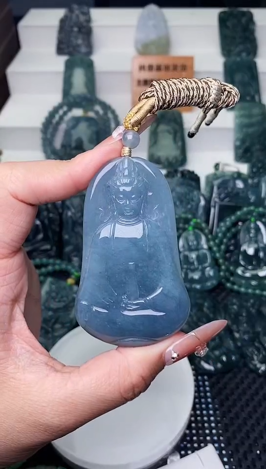 颈饰未镶嵌翡翠 