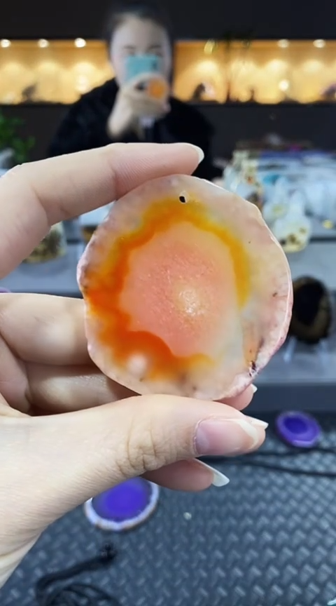 未镶嵌颈饰玛瑙/玉髓时**杨玛瑙