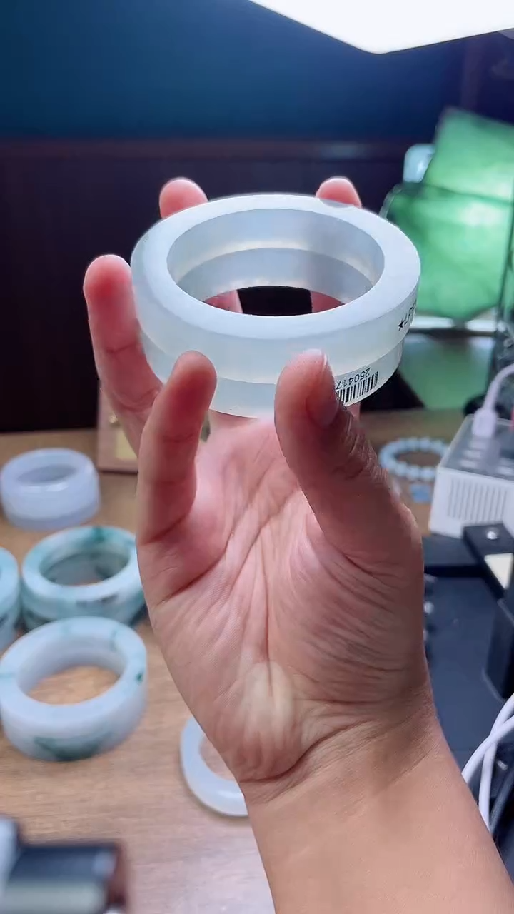 定制翡翠手镯未镶嵌嫣**笑定制