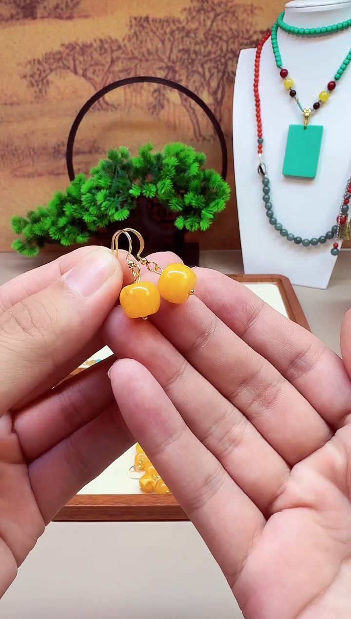 14K金镶嵌蜜蜡耳饰E01