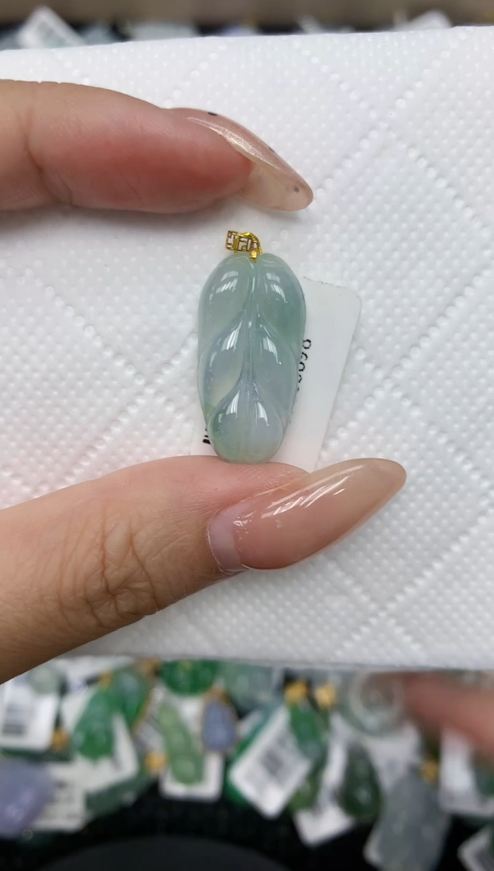 颈饰18K金镶嵌翡翠111111111