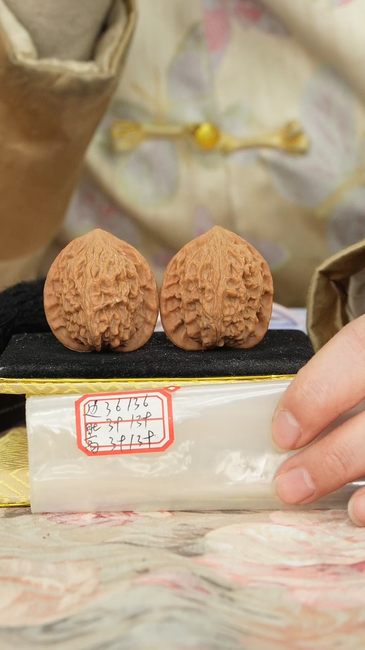 【闪购商品】文玩核桃把件罗家沟