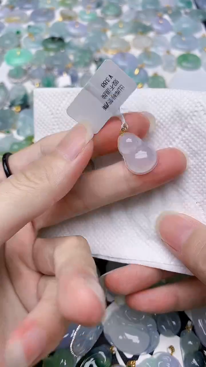 颈饰18K金镶嵌翡翠天然A货翡翠