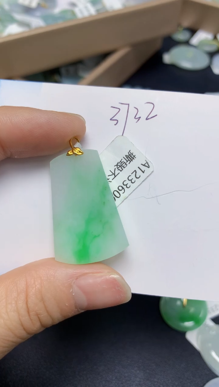 【闪购商品】翡翠挂件18K金镶嵌 天然翡翠A货