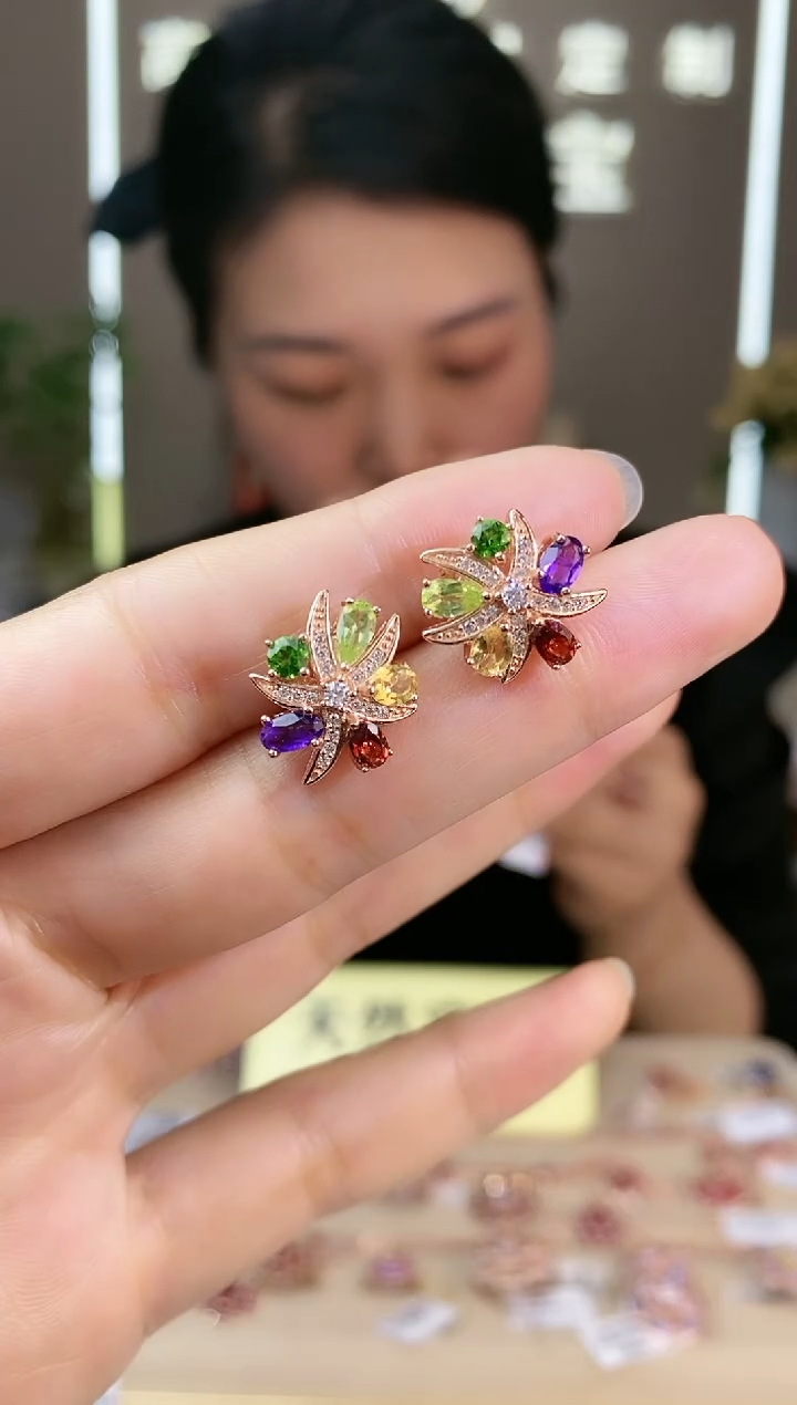 【闪购商品】透辉石耳饰银S925镶嵌耳饰