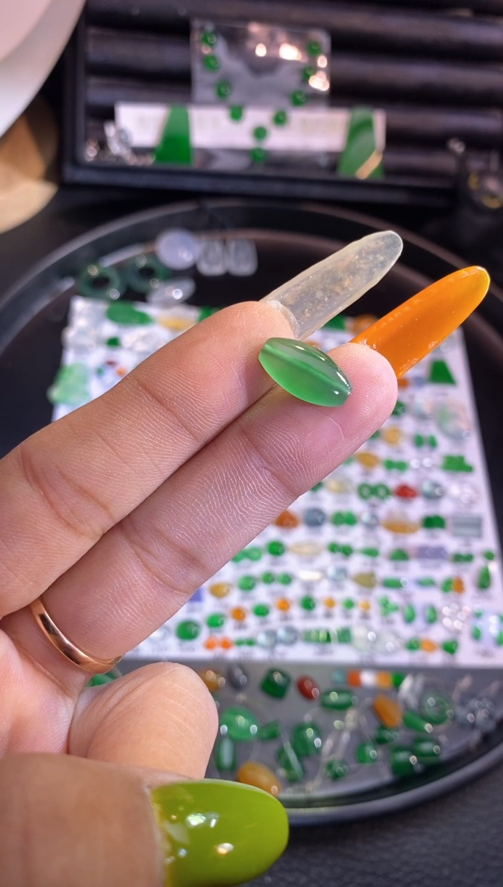 翡翠挂件未镶嵌珠子