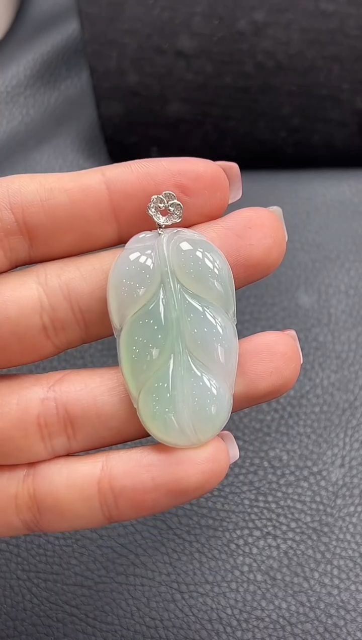 【闪购商品】翡翠颈饰18K金镶嵌叶子