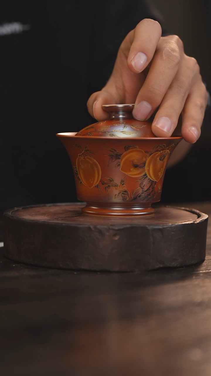 【闪购商品】杯127柴房陶瓷丨金红描金桃子盖碗