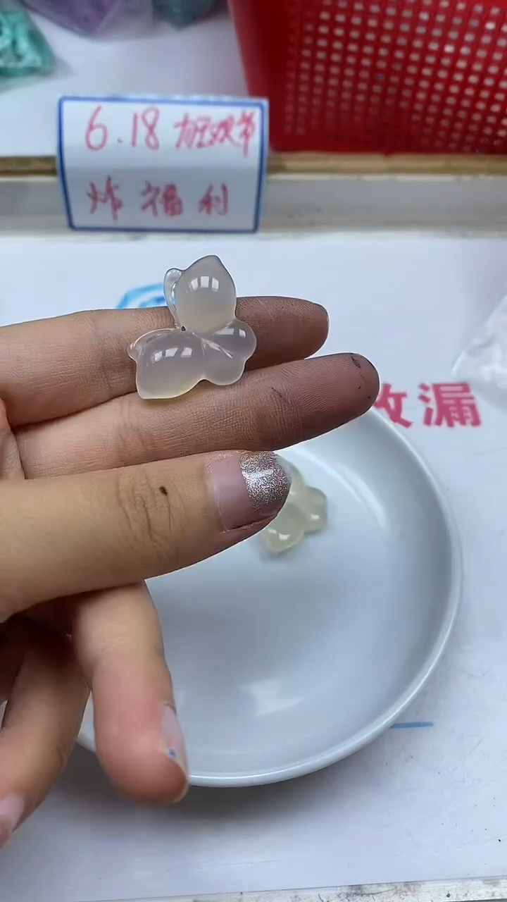 南红玛瑙散珠未镶嵌M329荔枝冻 大蝴蝶1个18元