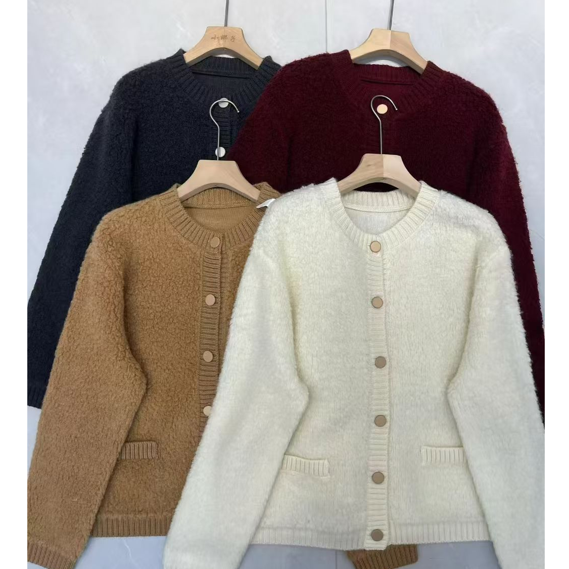 纯色百搭气质圆领颗粒羊毛开衫HL2502