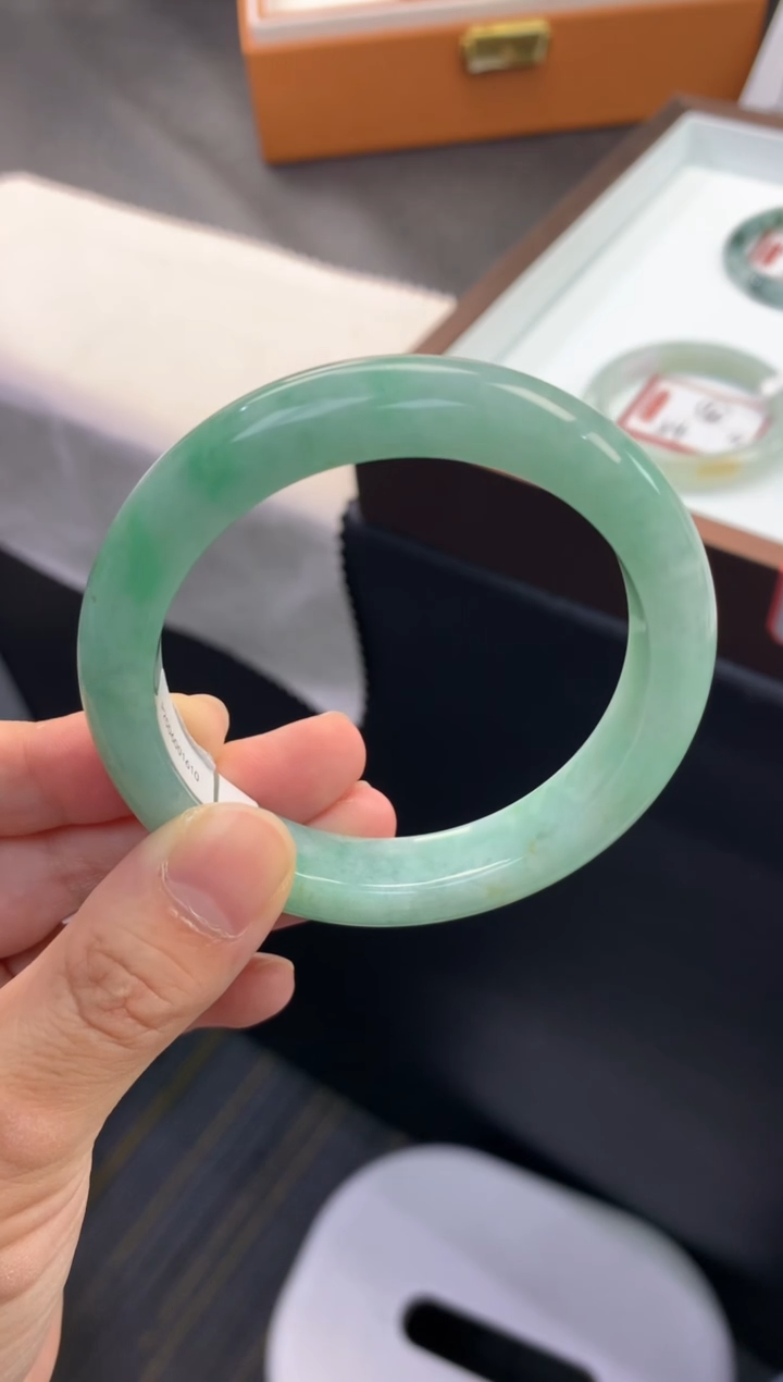 翡翠手镯未镶嵌退货需手镯吊牌标签完好