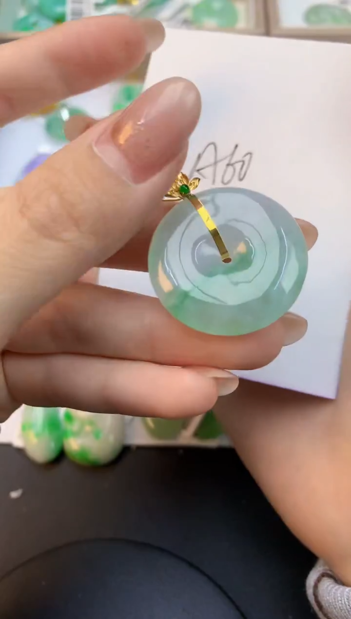 颈饰18K金镶嵌翡翠天然缅甸a货翡翠百元以上9元证书费自理