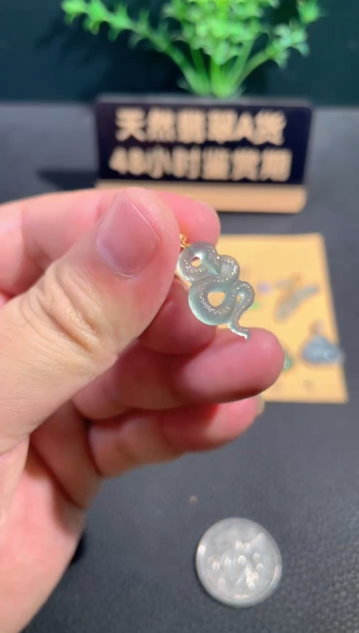 颈饰18K金镶嵌翡翠翡翠